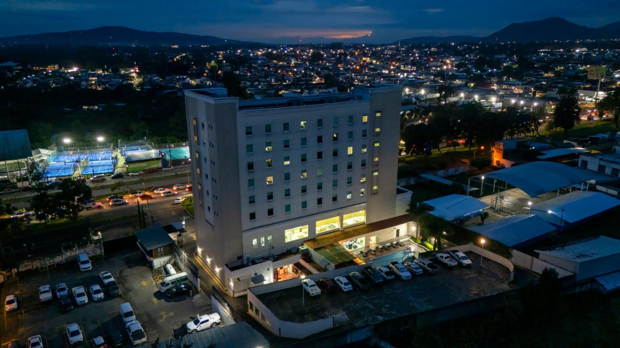 Holiday Inn Uruapan By Ihg Esterno foto